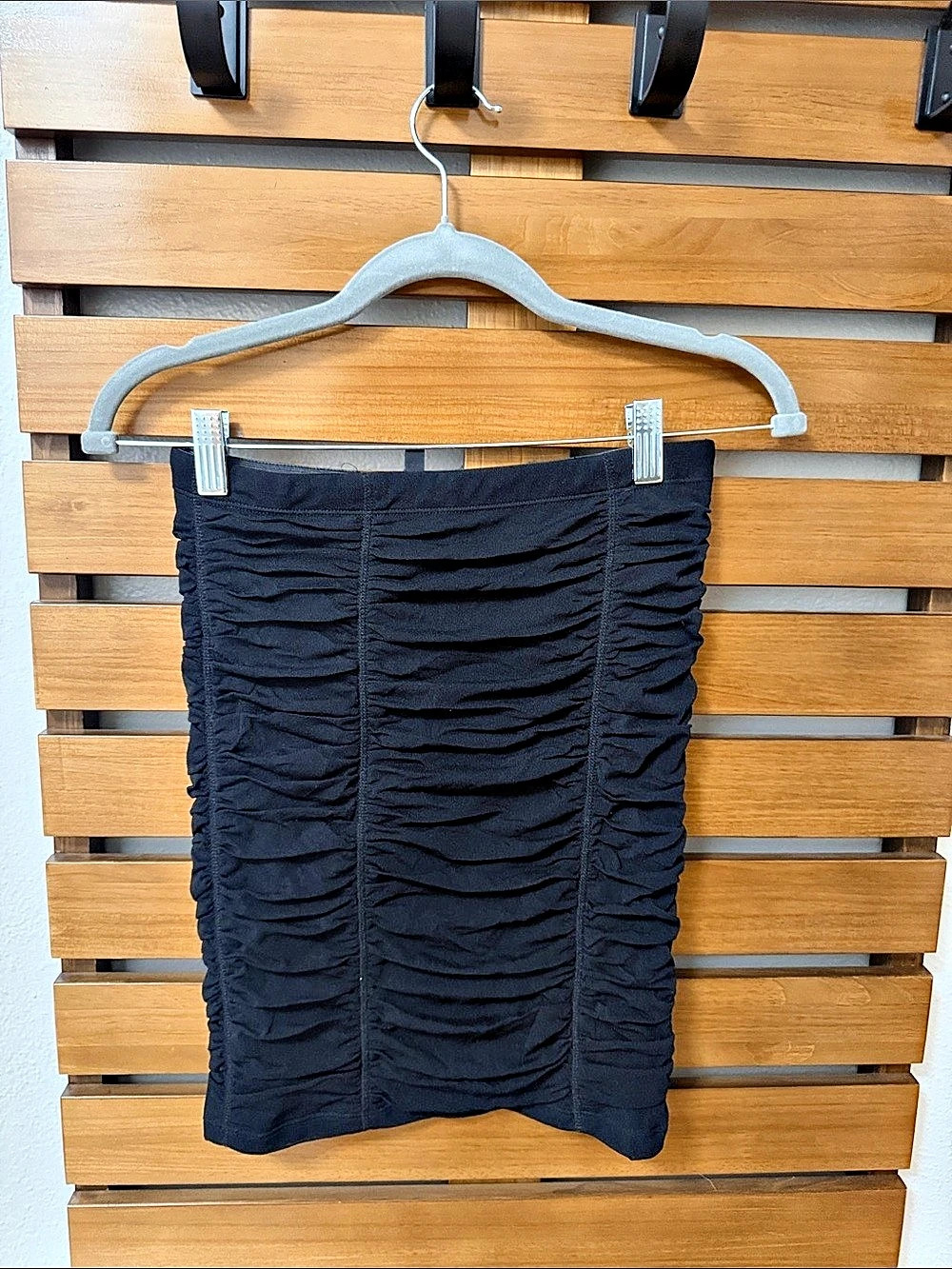 BCBGMAXAZRIA Ruched Mini Skirt in Black Size XXS Like New